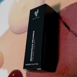 Moodstruck opulence matte lipstick